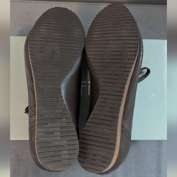 Lacoste Lace Up Trainer Sneaker - Picture 5 of 8